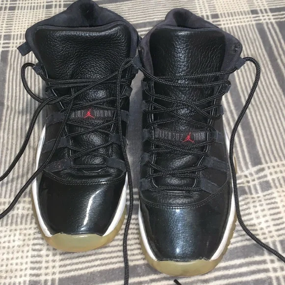 Youth Jordans - Picture 1 of 10